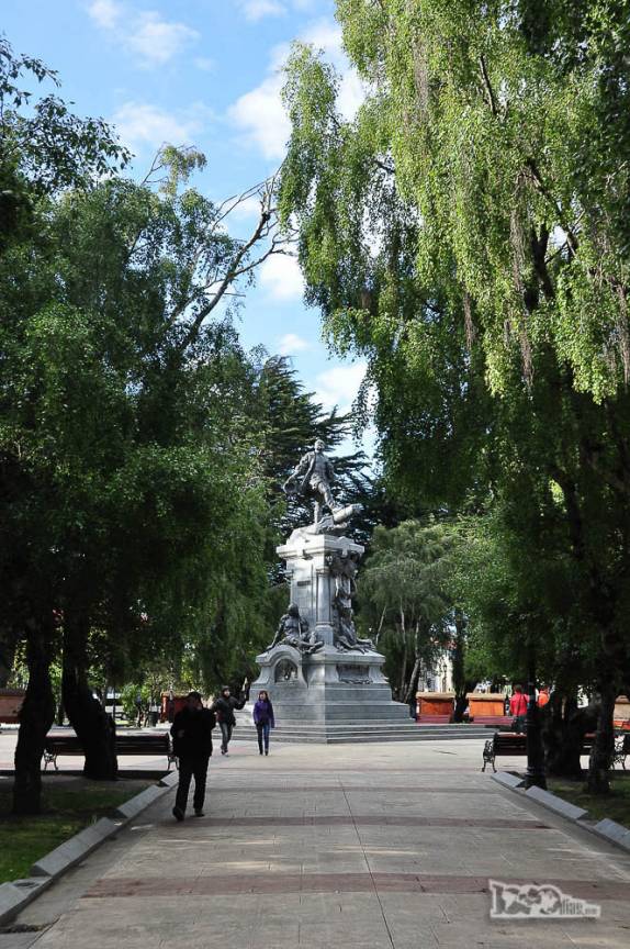 Fernão de Magalhães, na Plaza Muñoz Gamero, centro de Punta Arenas, no sul do Chile